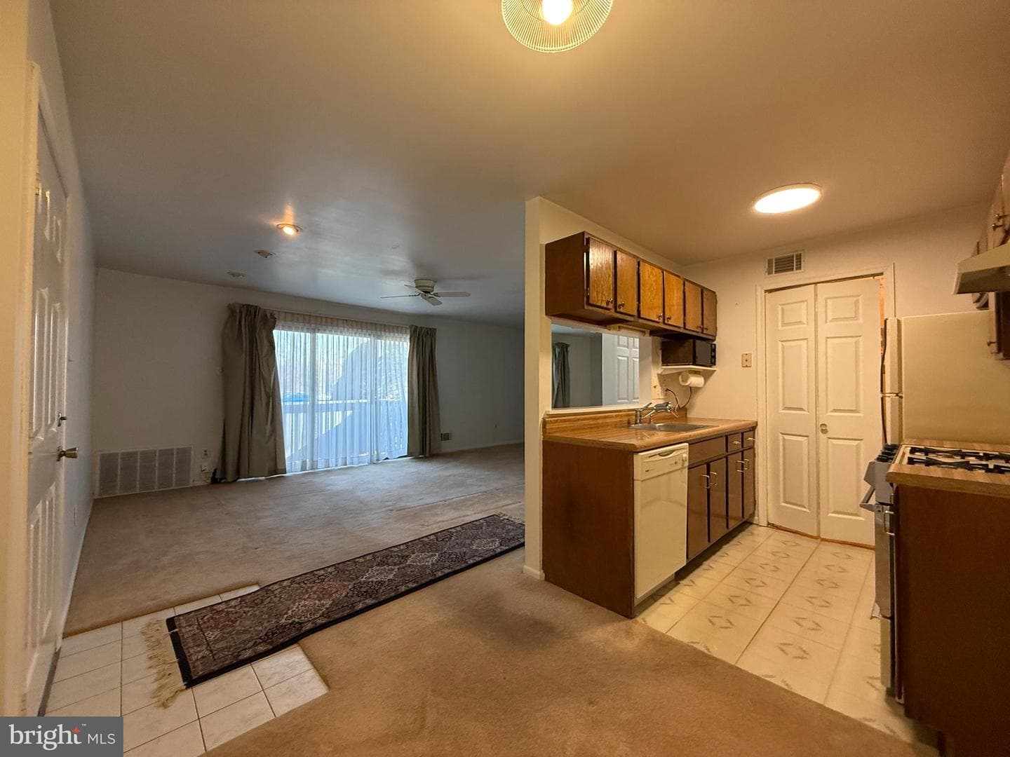 405 Hickory Court photo 5
