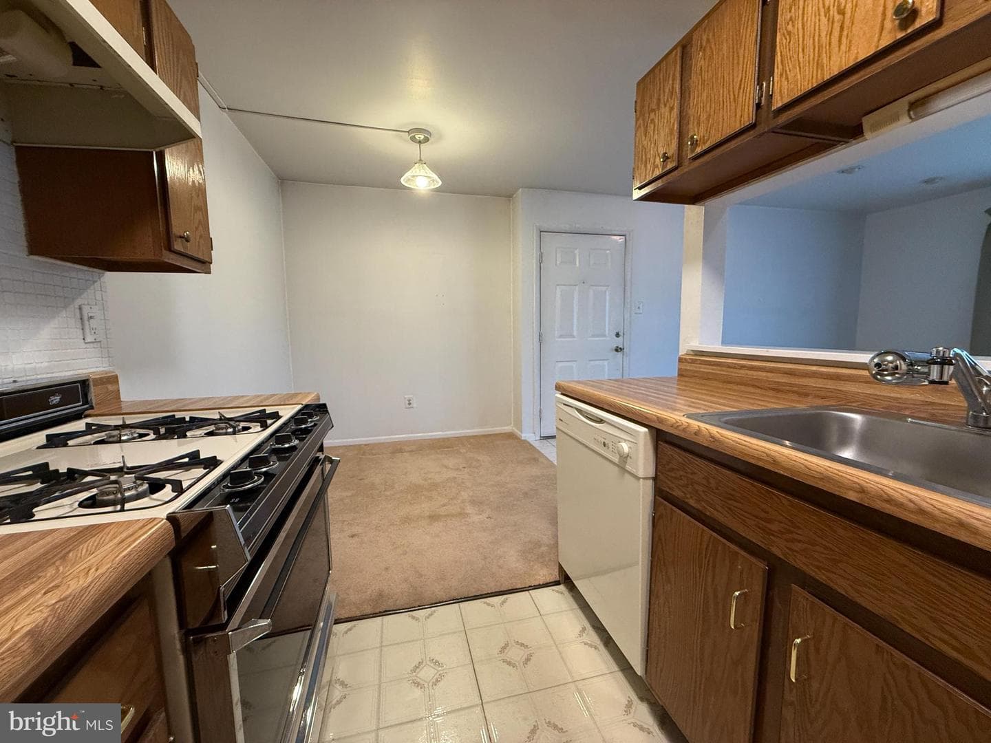 405 Hickory Court photo 7