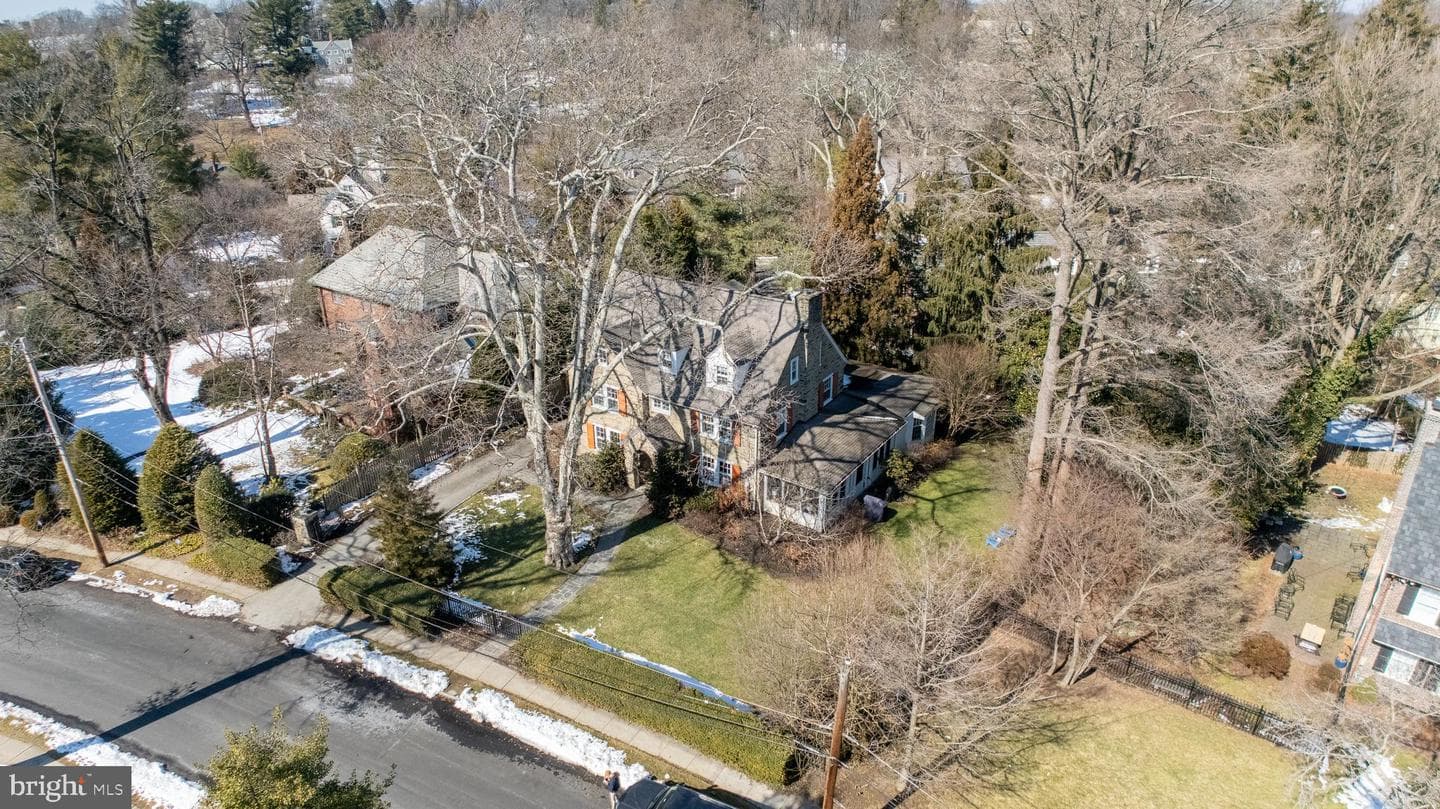 621 Pembroke Road photo 57