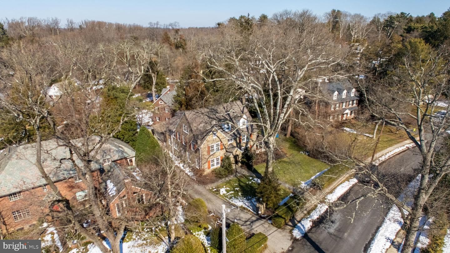621 Pembroke Road photo 58