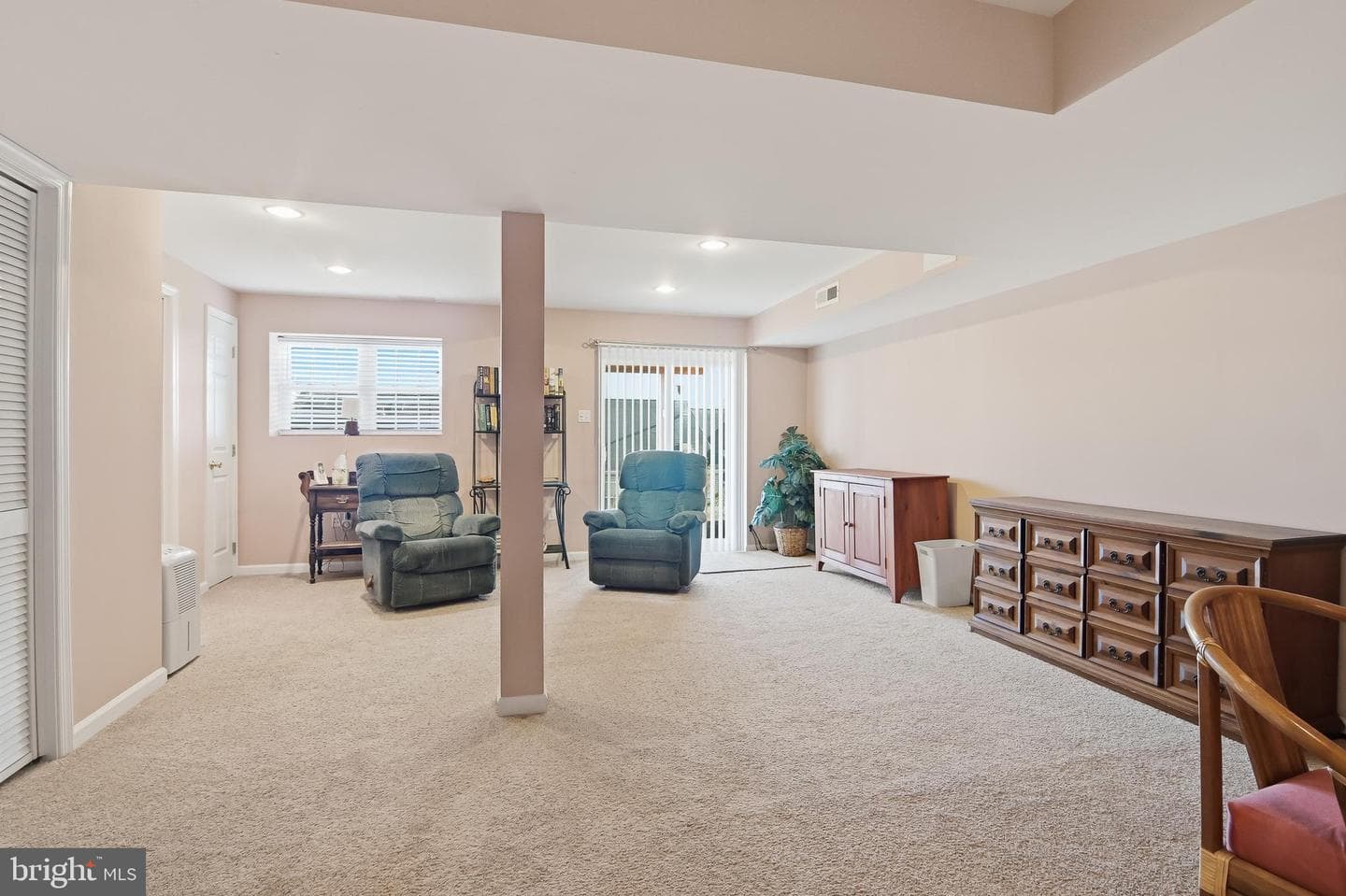 1503 Reagan photo 22