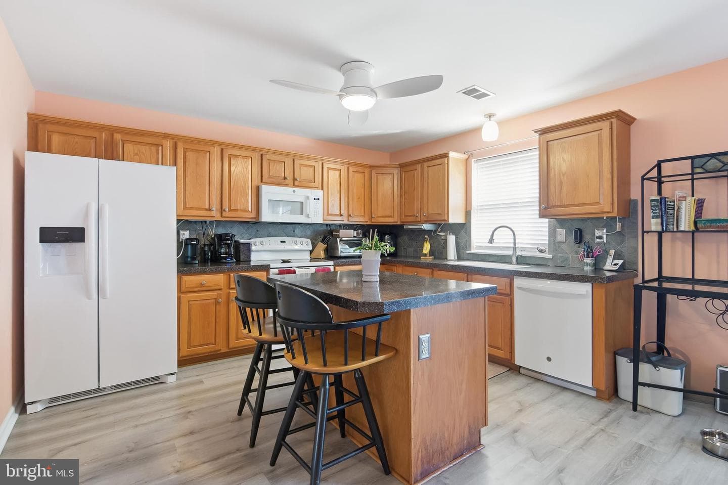 1503 Reagan photo 7