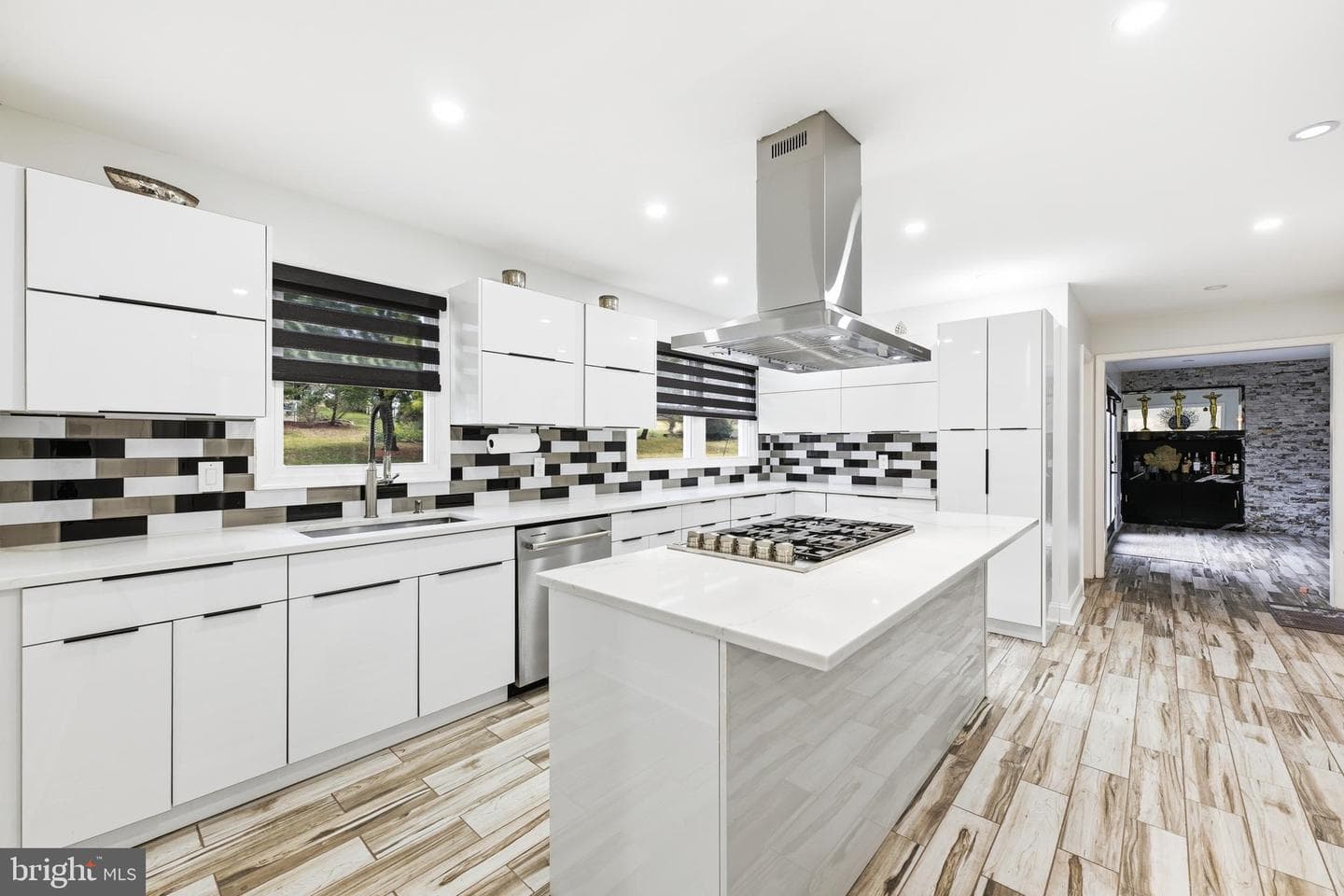 683 Sunnyside Avenue photo 14