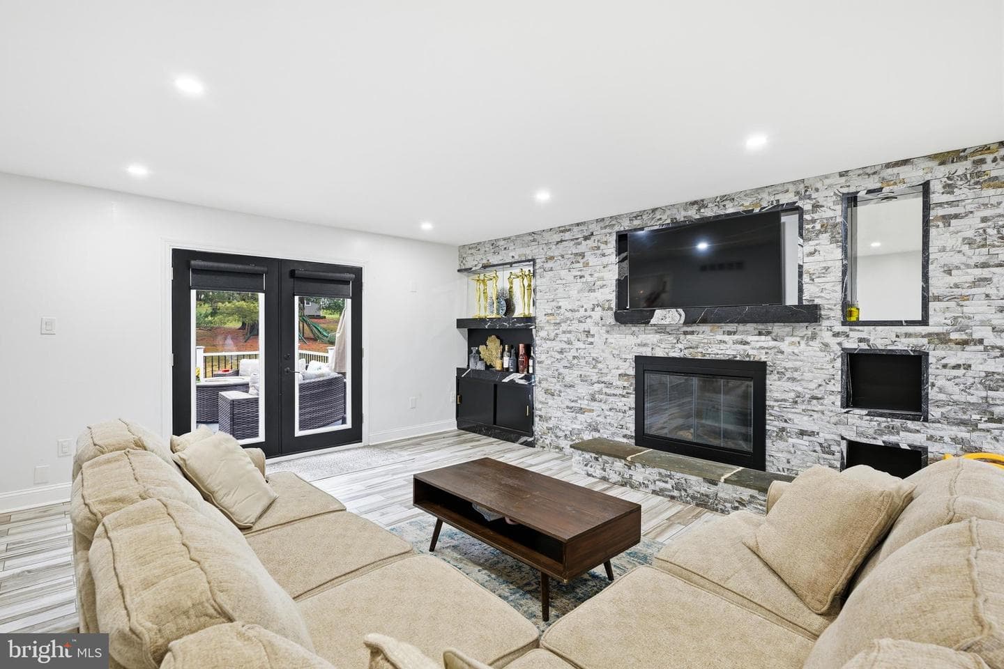 683 Sunnyside Avenue photo 17