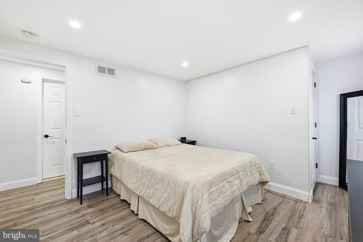 683 Sunnyside Avenue photo 27