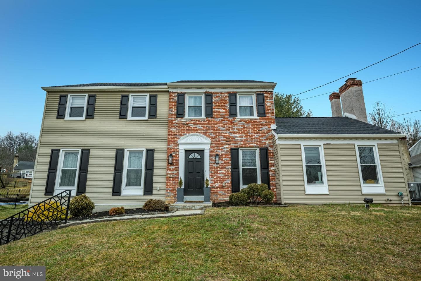 683 Sunnyside Avenue photo 3