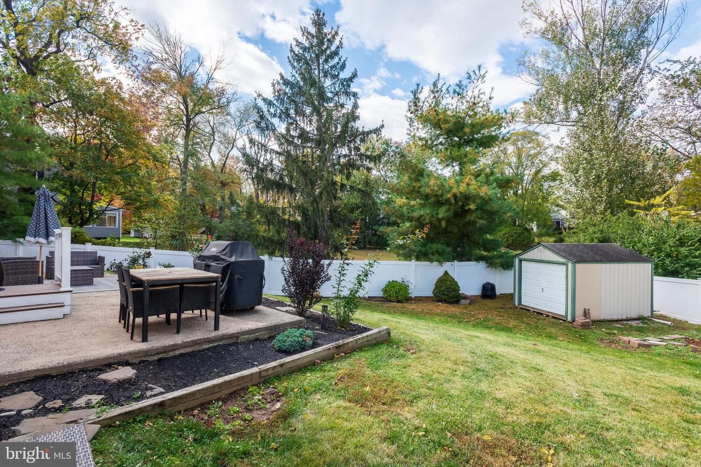 735 Champlain Drive photo 31