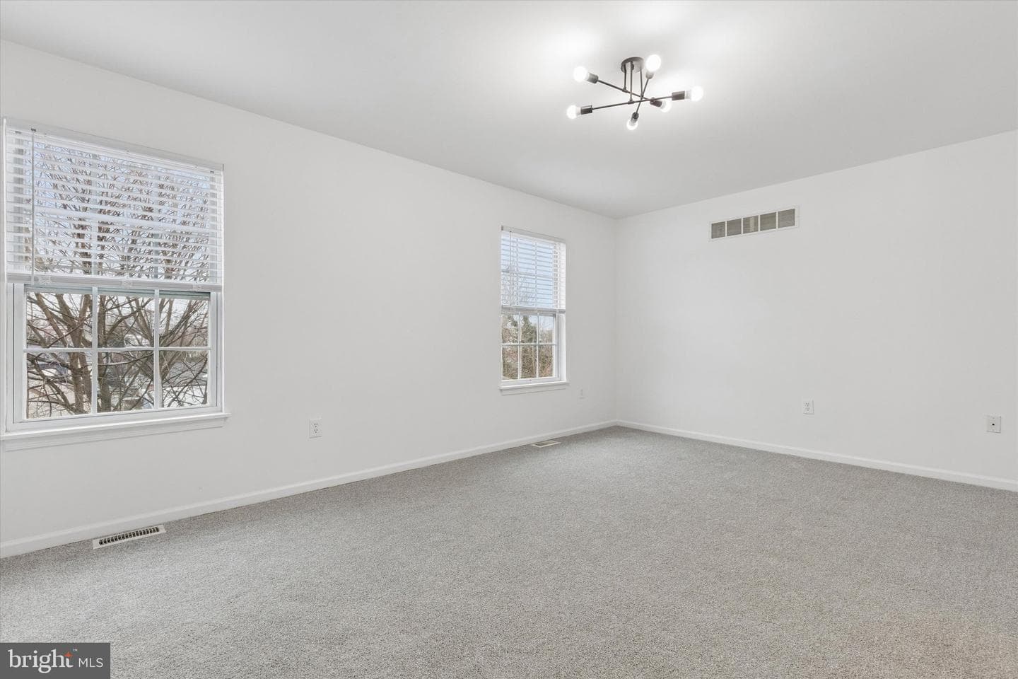 630 E Marshall Street photo 17