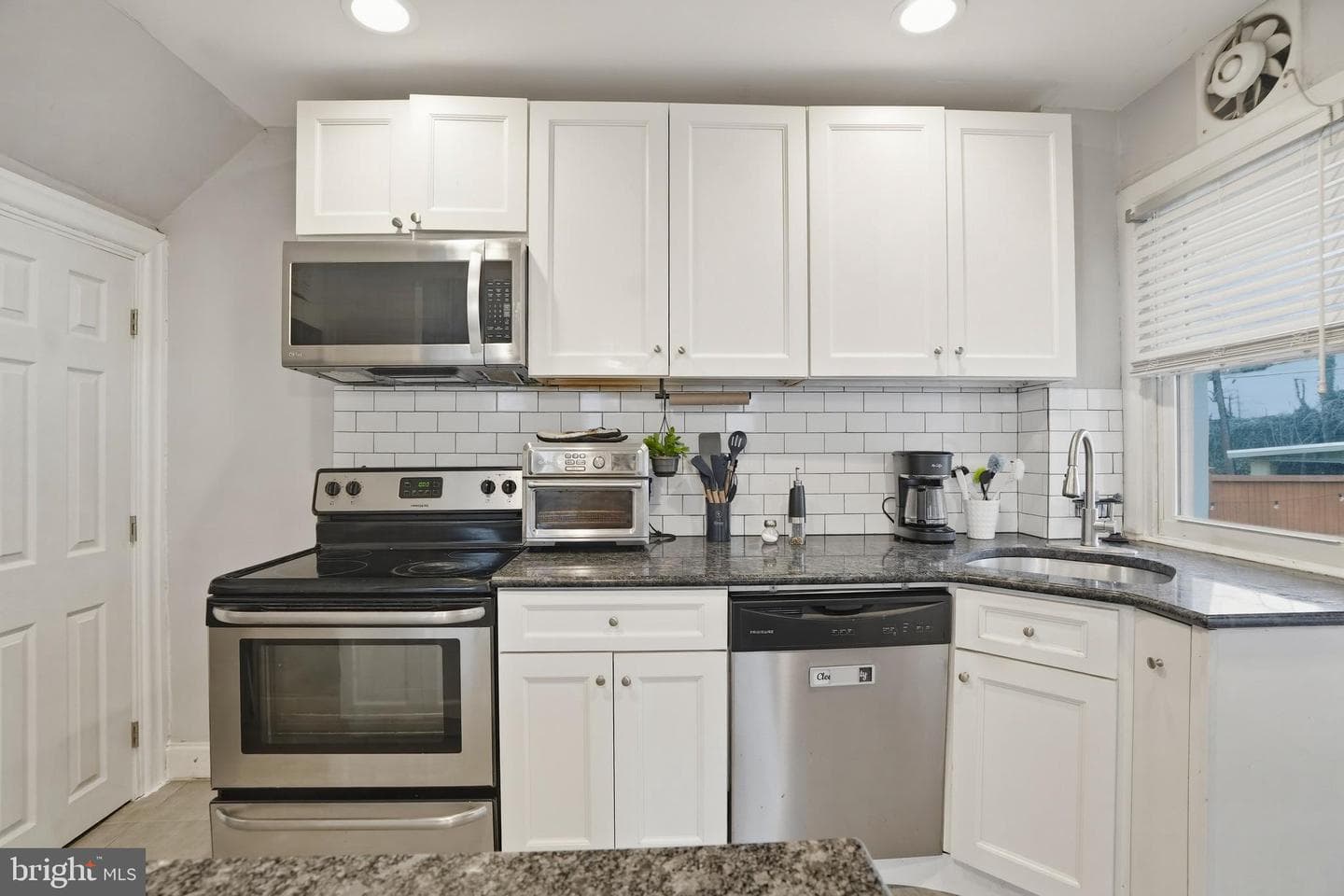 7927 Heather Road photo 15