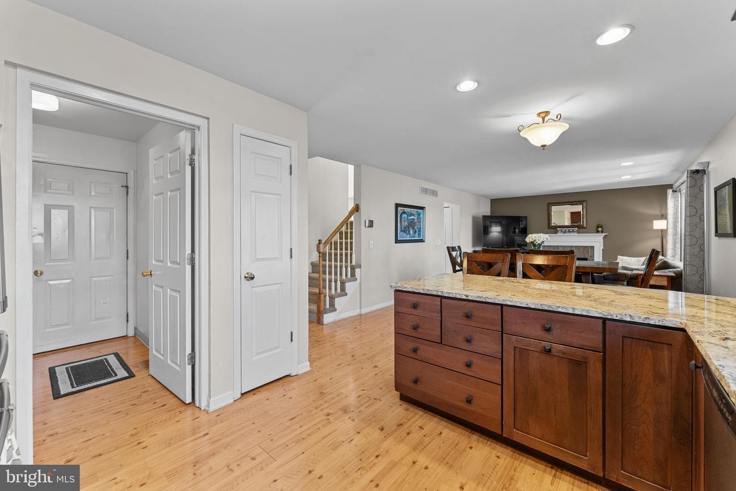 306 Sherwood Court N photo 20