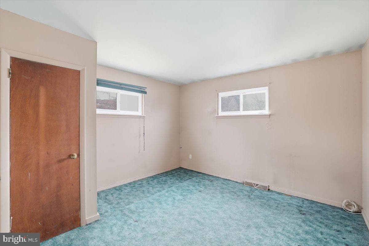 152 Egerton Avenue photo 13