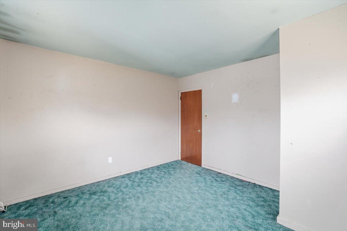 152 Egerton Avenue photo 14