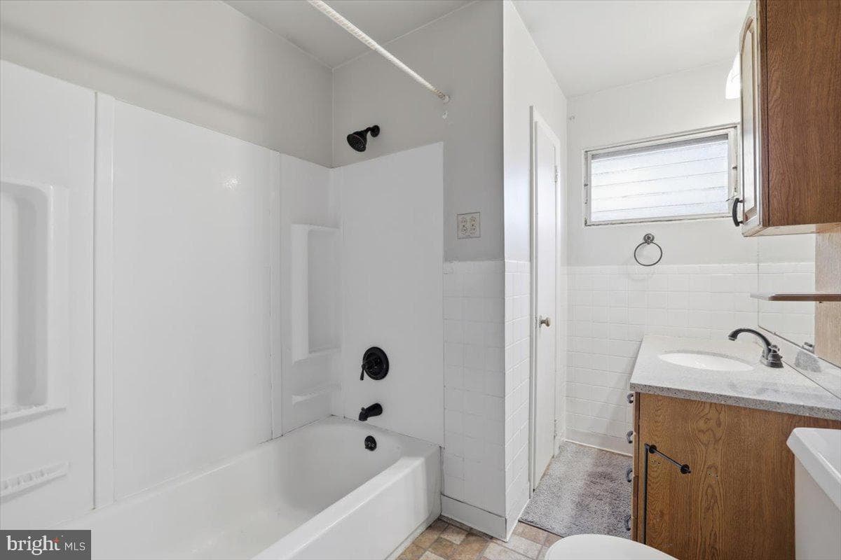 152 Egerton Avenue photo 15
