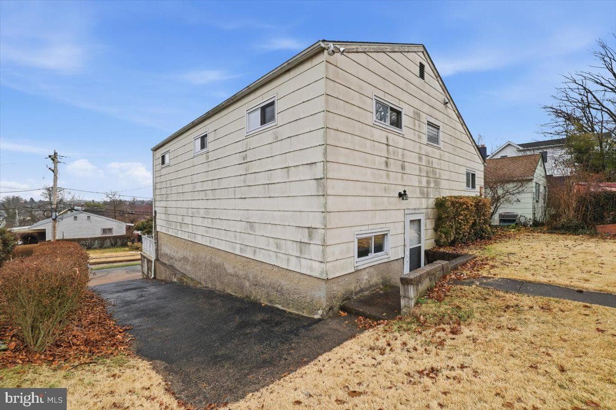 152 Egerton Avenue photo 29