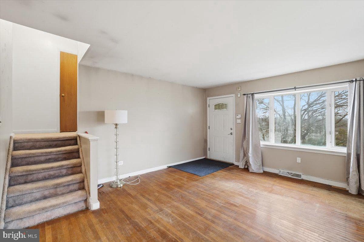 152 Egerton Avenue photo 3
