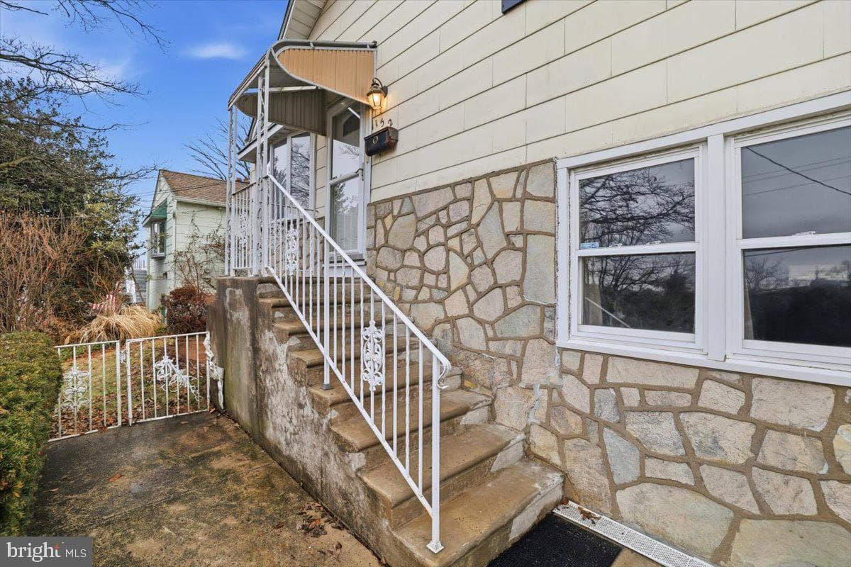 152 Egerton Avenue photo 31