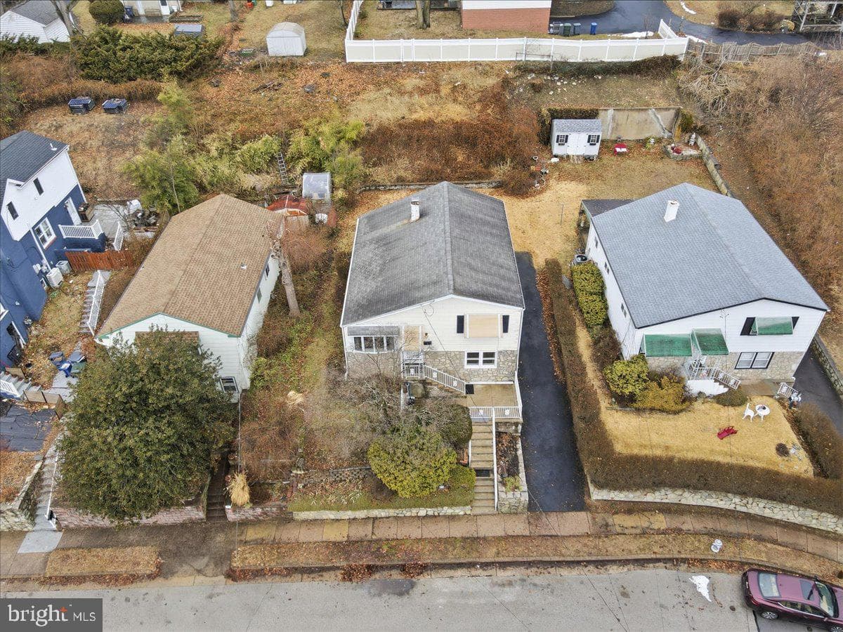 152 Egerton Avenue photo 32