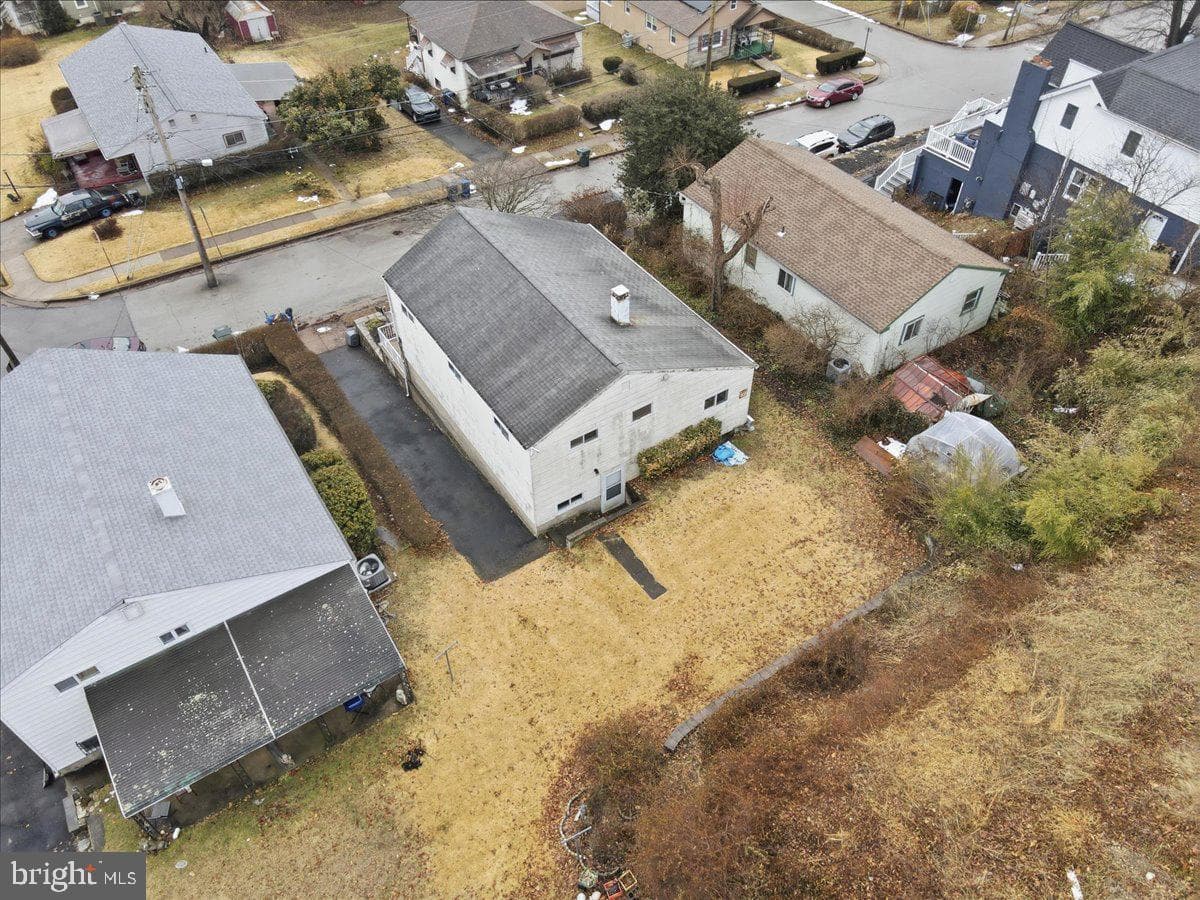 152 Egerton Avenue photo 33