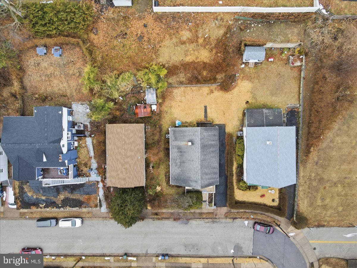 152 Egerton Avenue photo 34