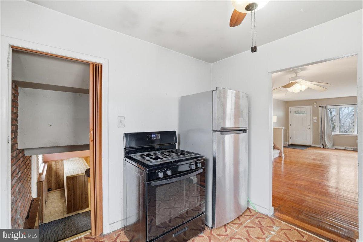 152 Egerton Avenue photo 7