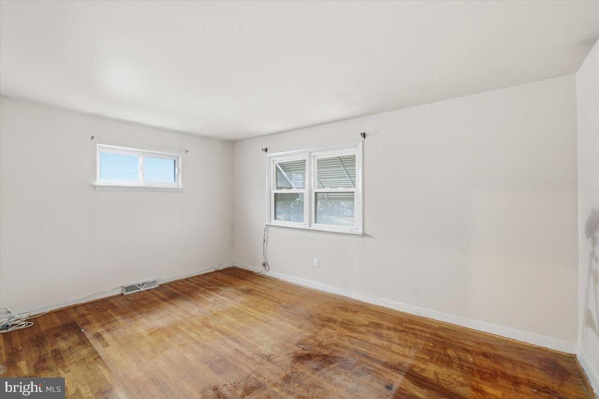 152 Egerton Avenue photo 9