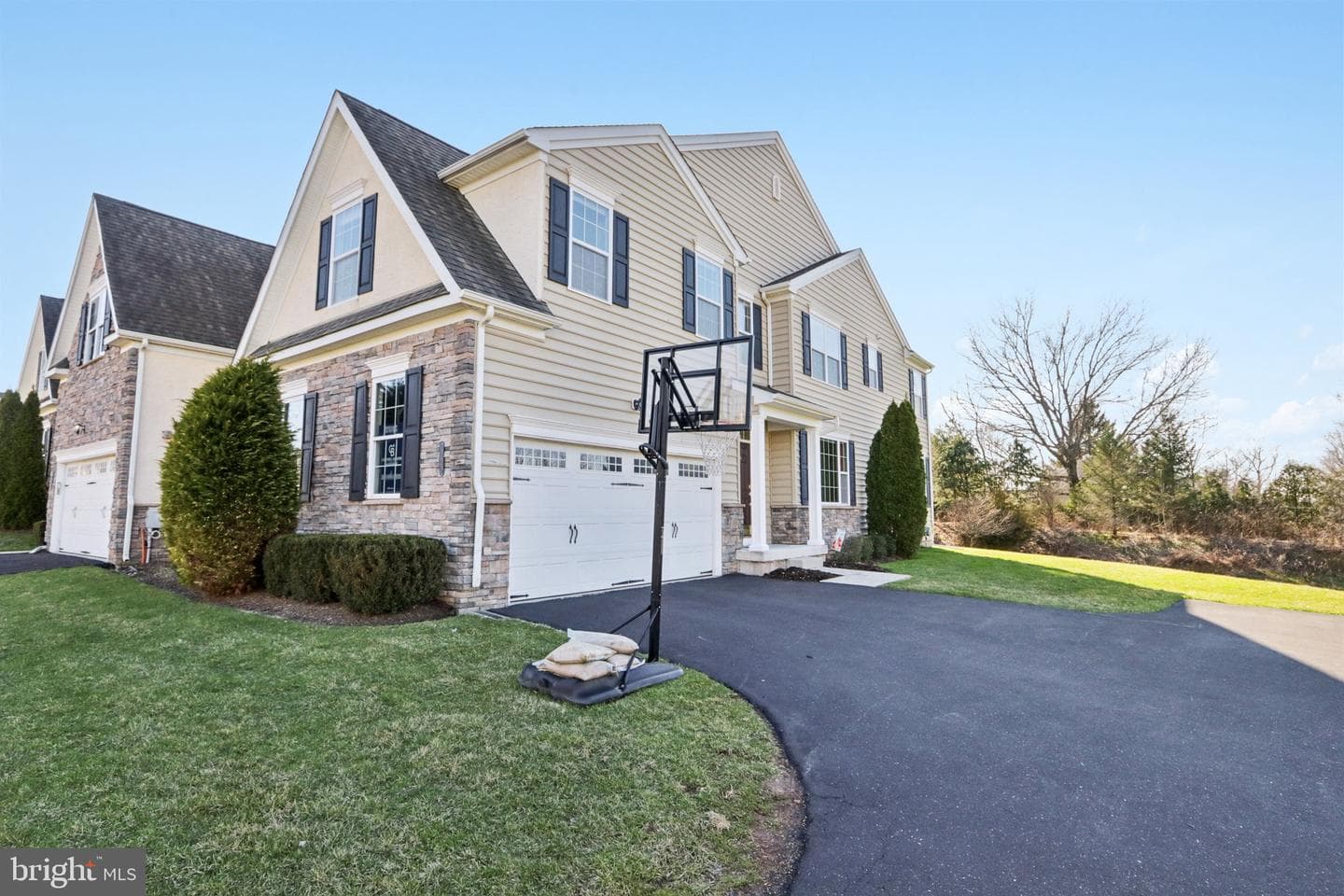 1035 Thorndale Drive photo 4