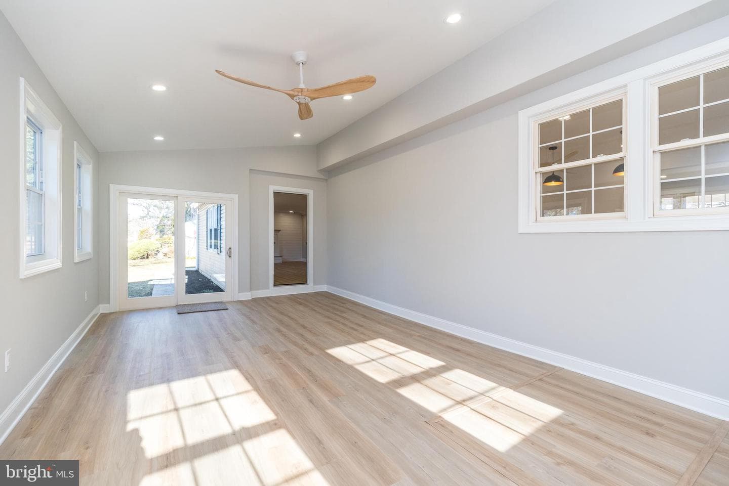 1433 Sandys Lane photo 32