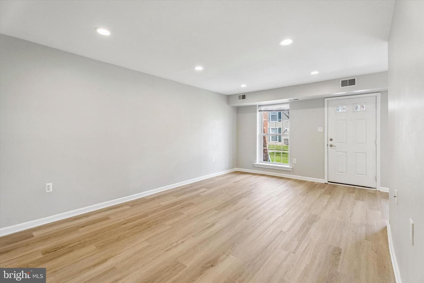 1103 Middleton photo 3