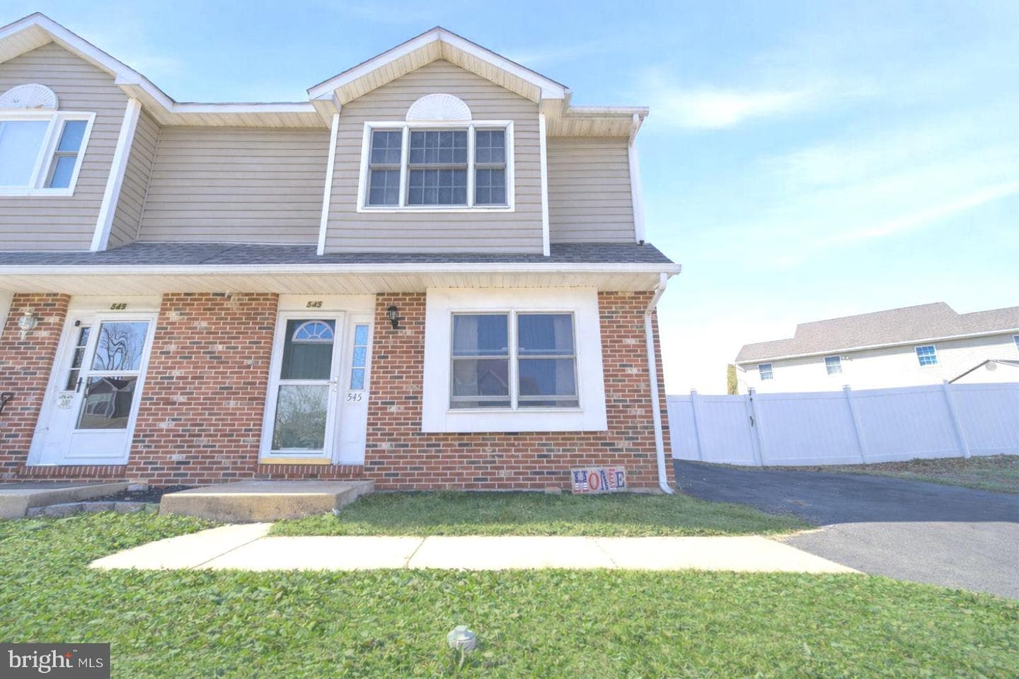 545 W 6th Street photo 1