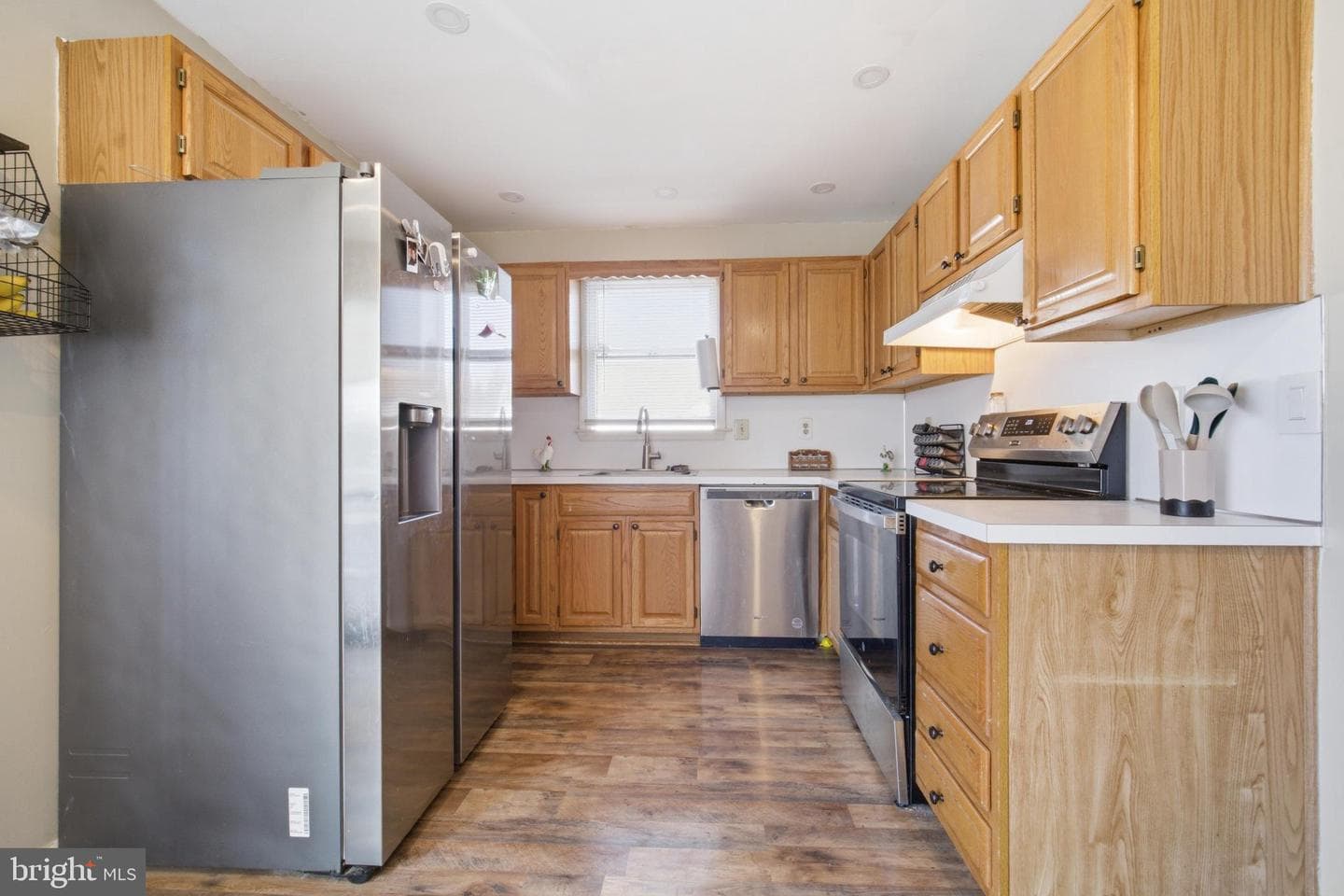 545 W 6th Street photo 10