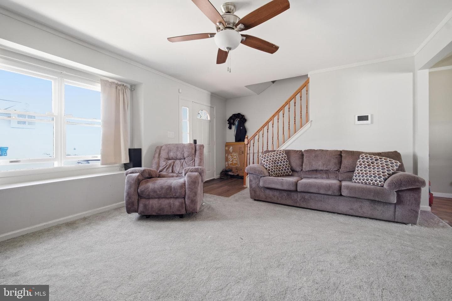545 W 6th Street photo 3