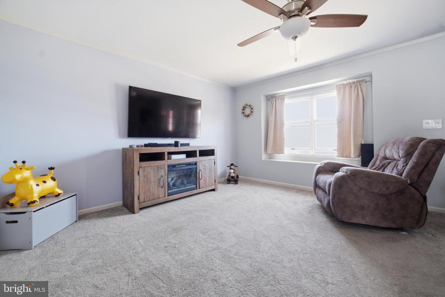 545 W 6th Street photo 5