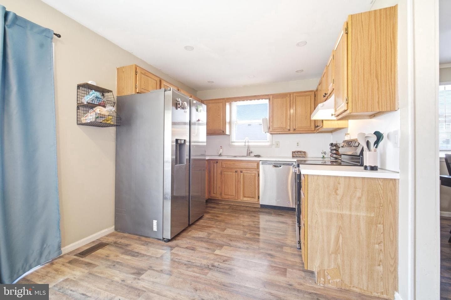 545 W 6th Street photo 8