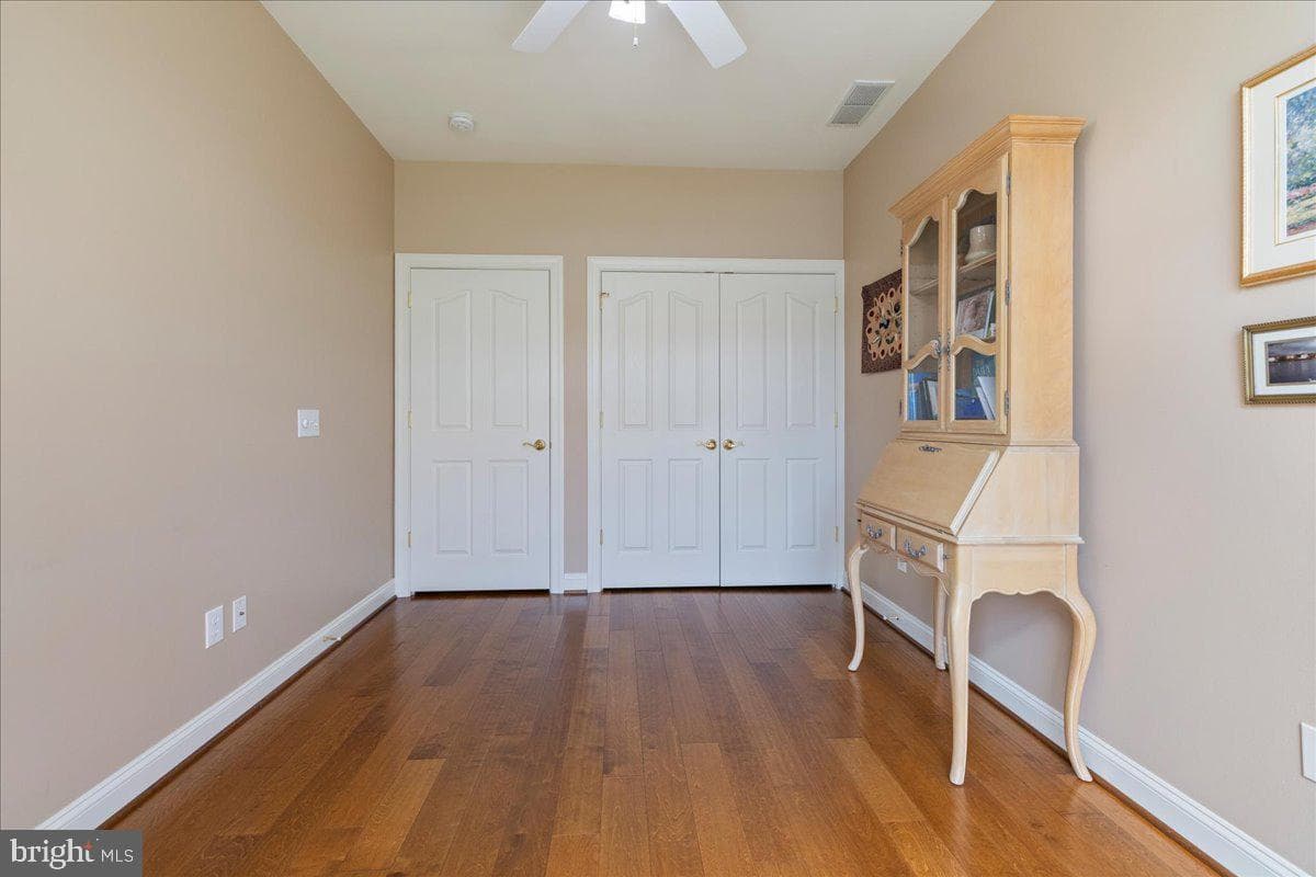 327 Melbourne Way photo 23