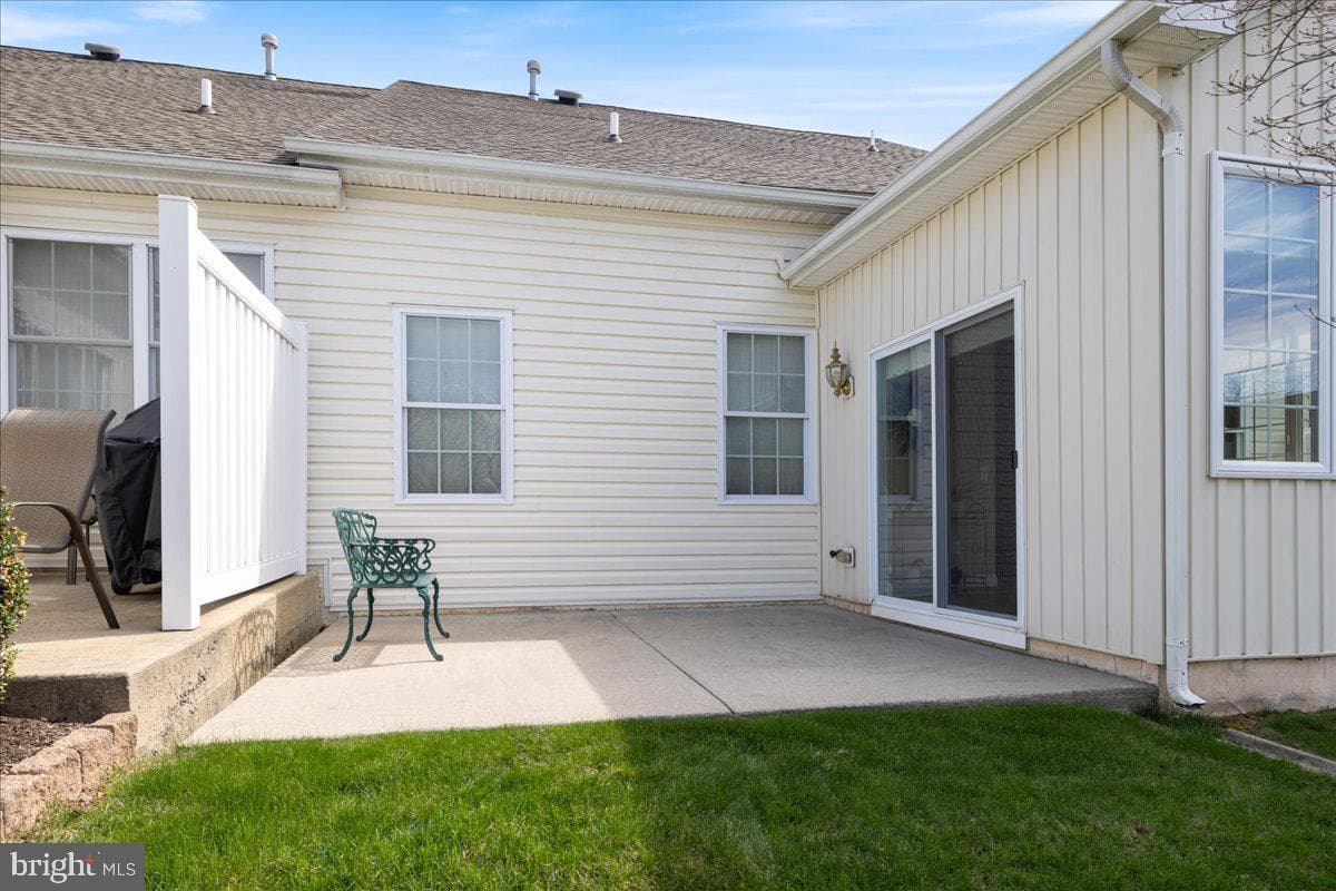 327 Melbourne Way photo 30