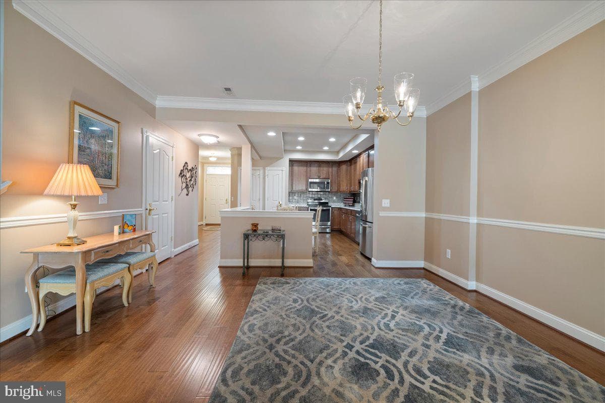 327 Melbourne Way photo 8