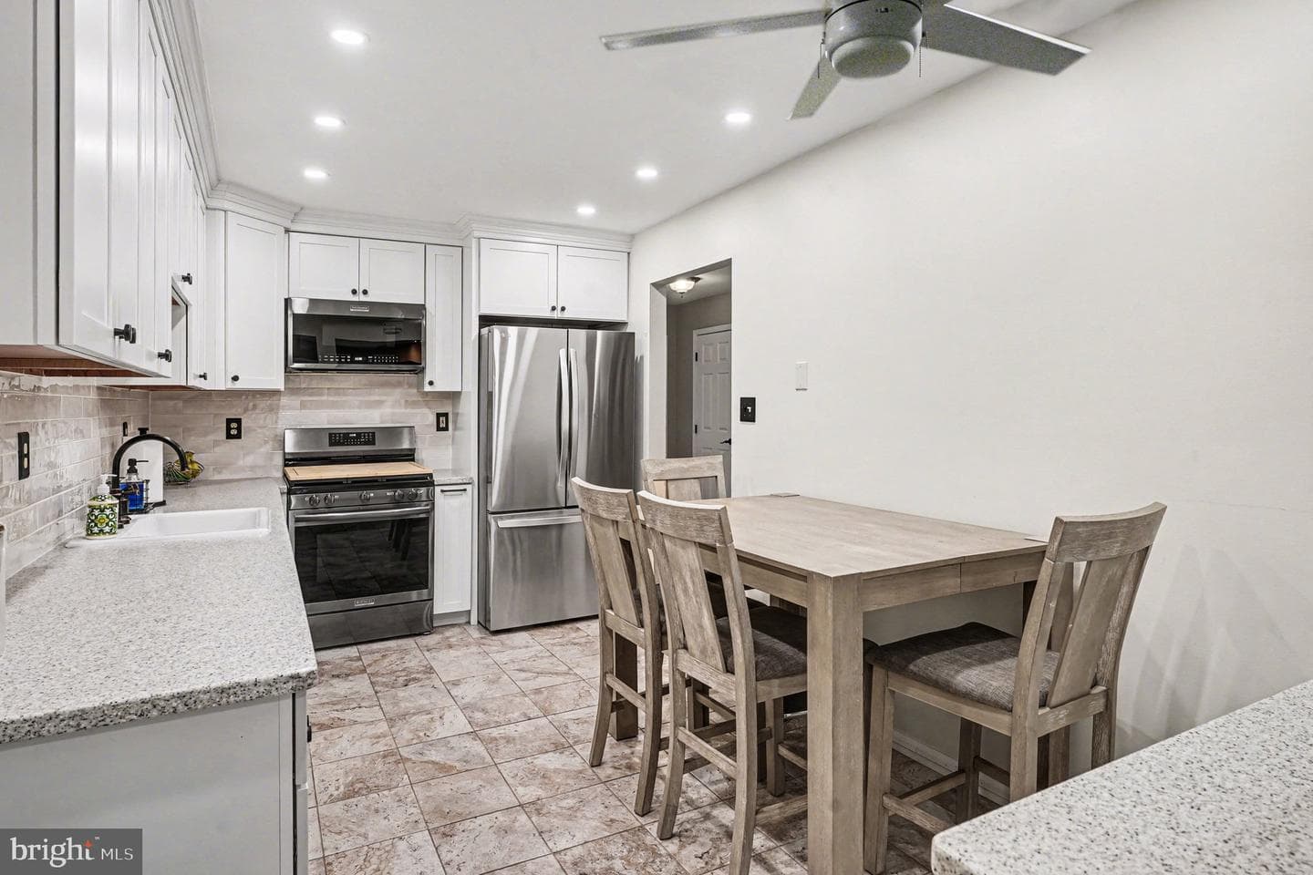 98 Forrest Court photo 11