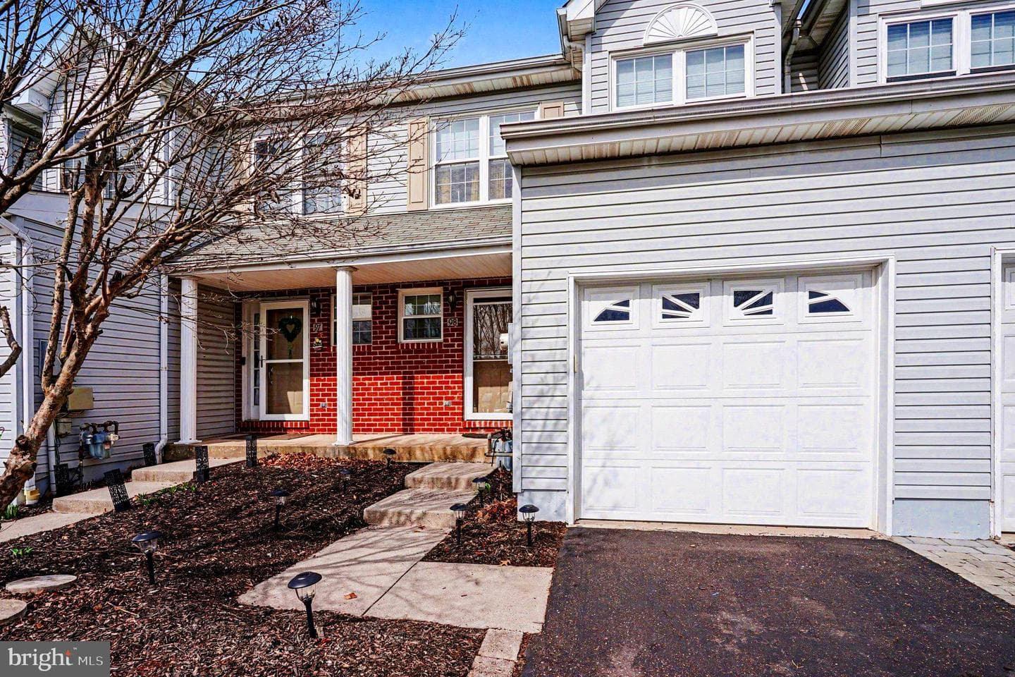 98 Forrest Court photo 3