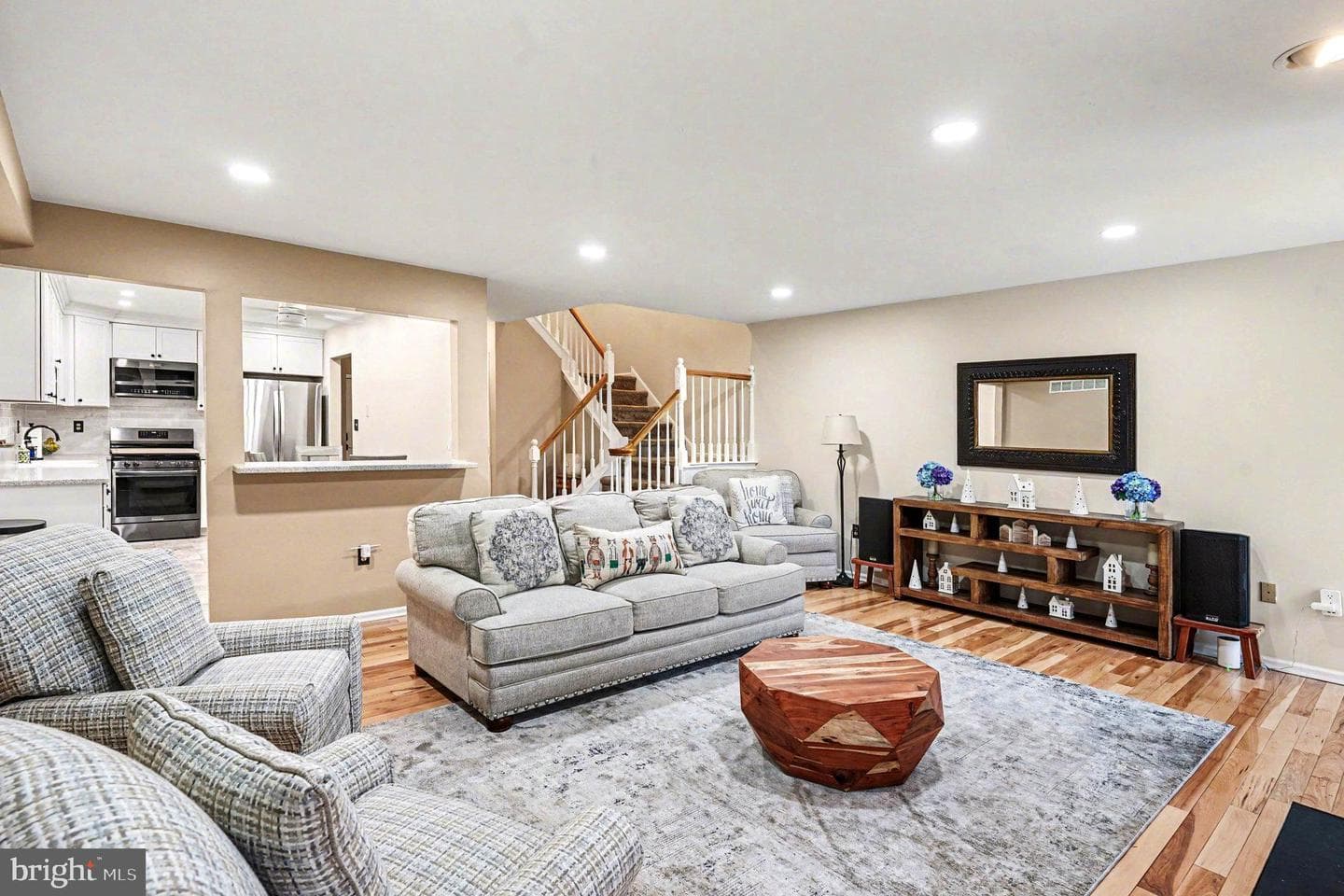 98 Forrest Court photo 8