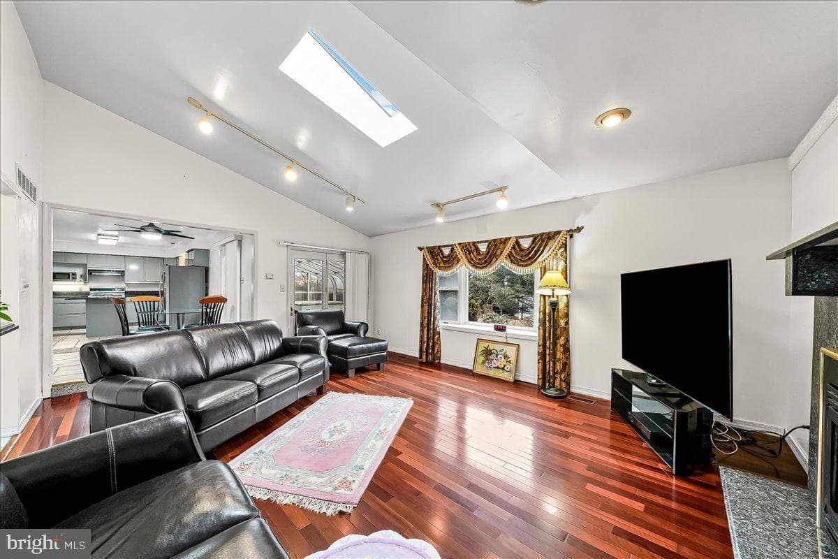 121 Gwynmont Drive photo 19