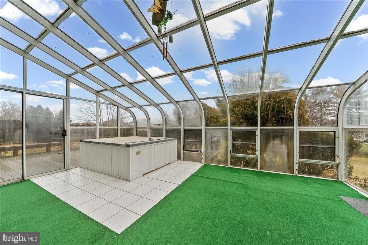 121 Gwynmont Drive photo 32