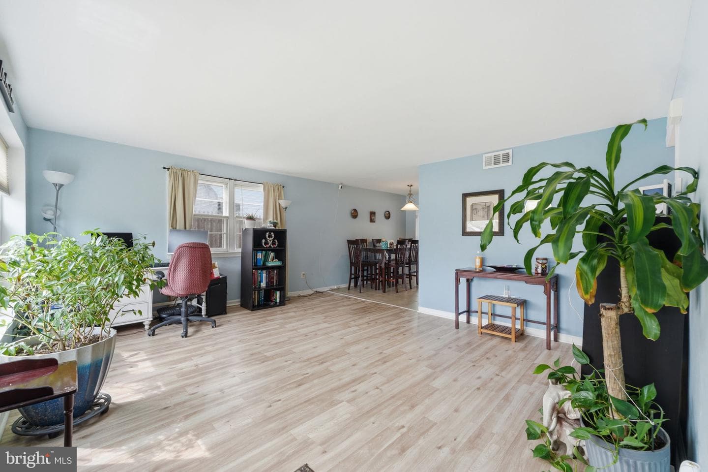 66 Oxford Circle photo 3