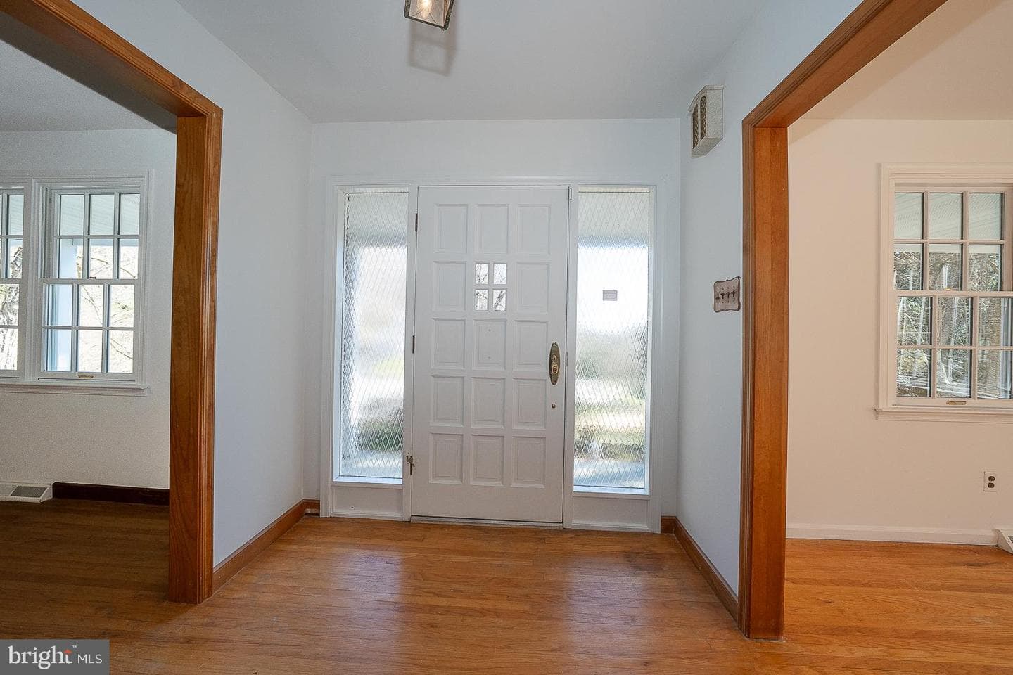 485 Garrison Way photo 5