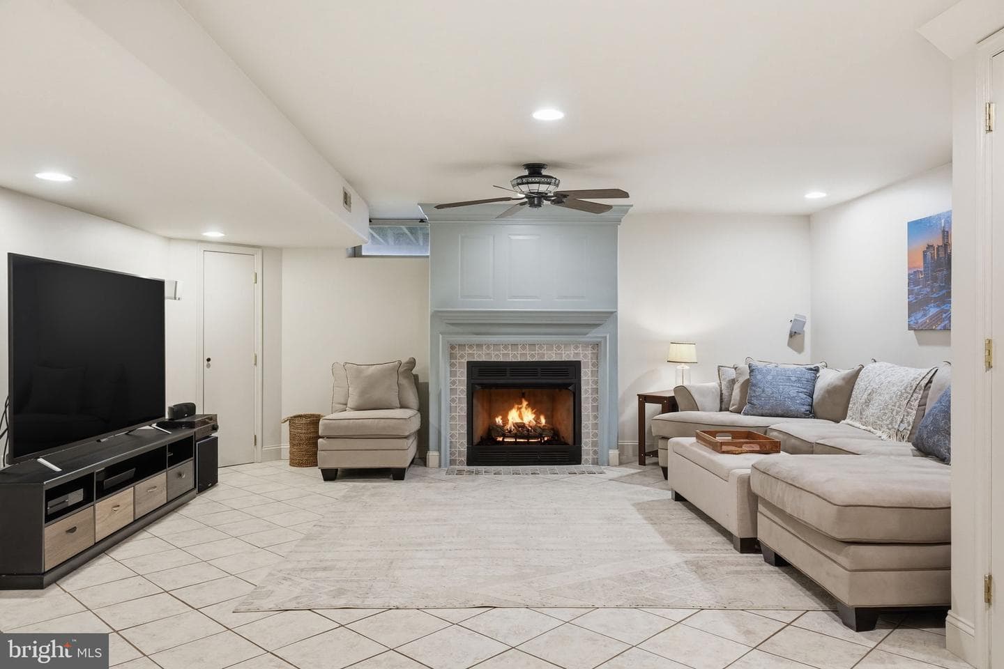 651 Coates Lane photo 30