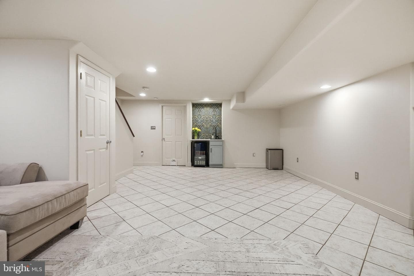651 Coates Lane photo 32