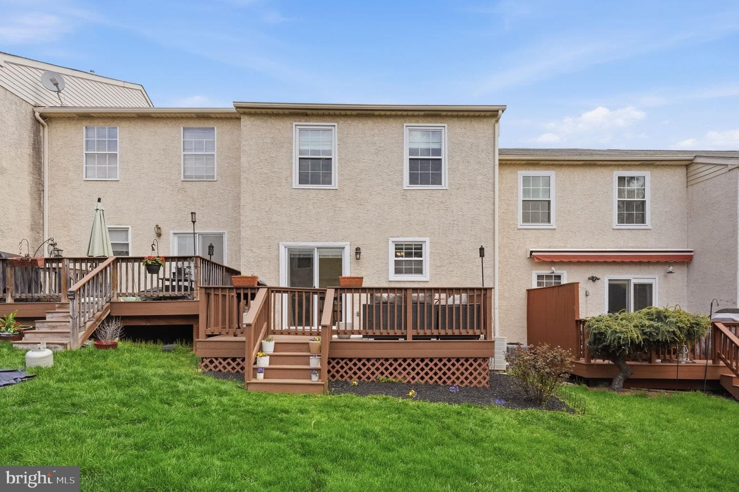 651 Coates Lane photo 35