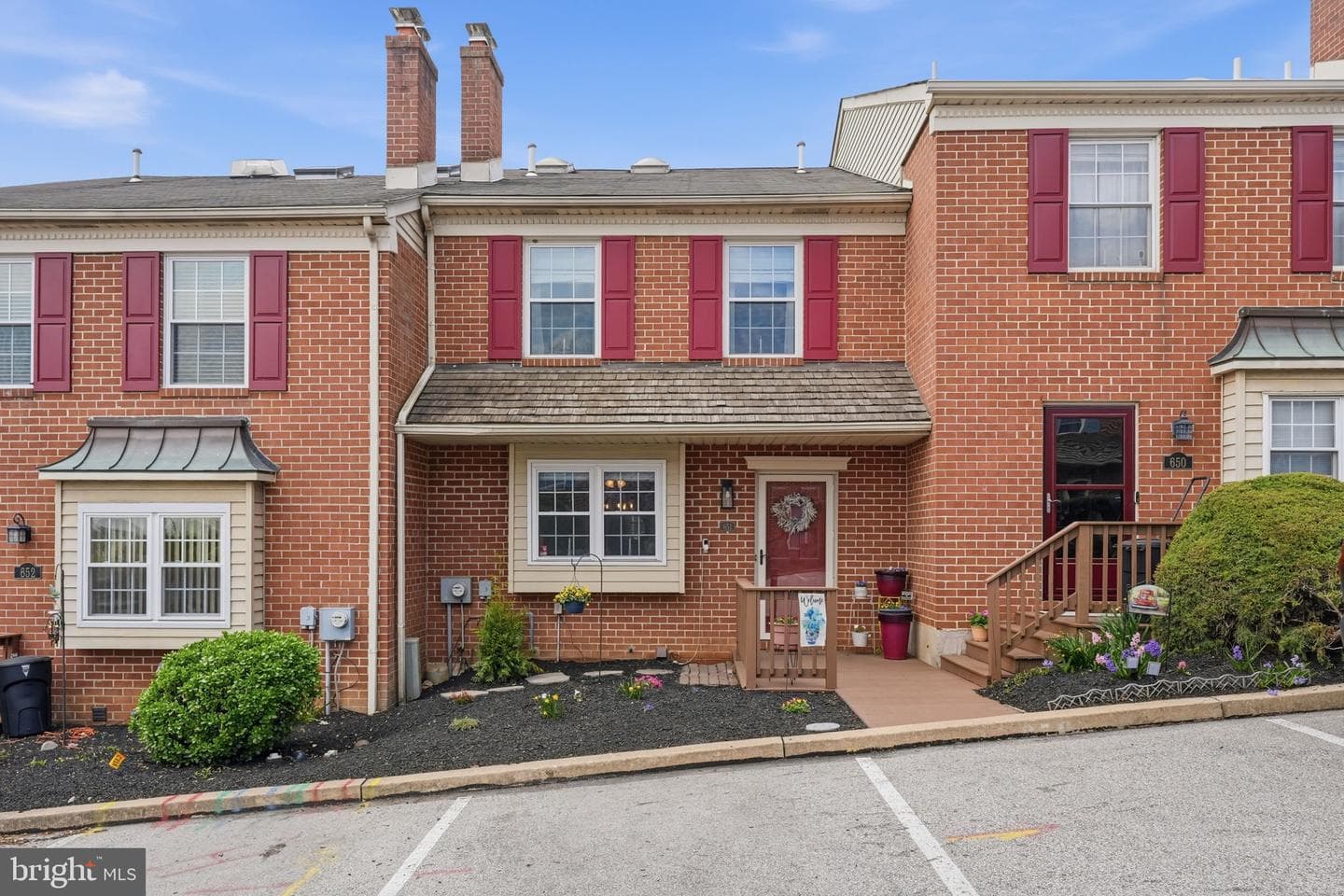 651 Coates Lane photo 40