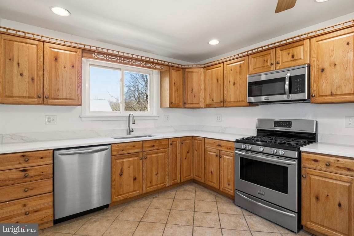 416 Stuart Lane photo 13