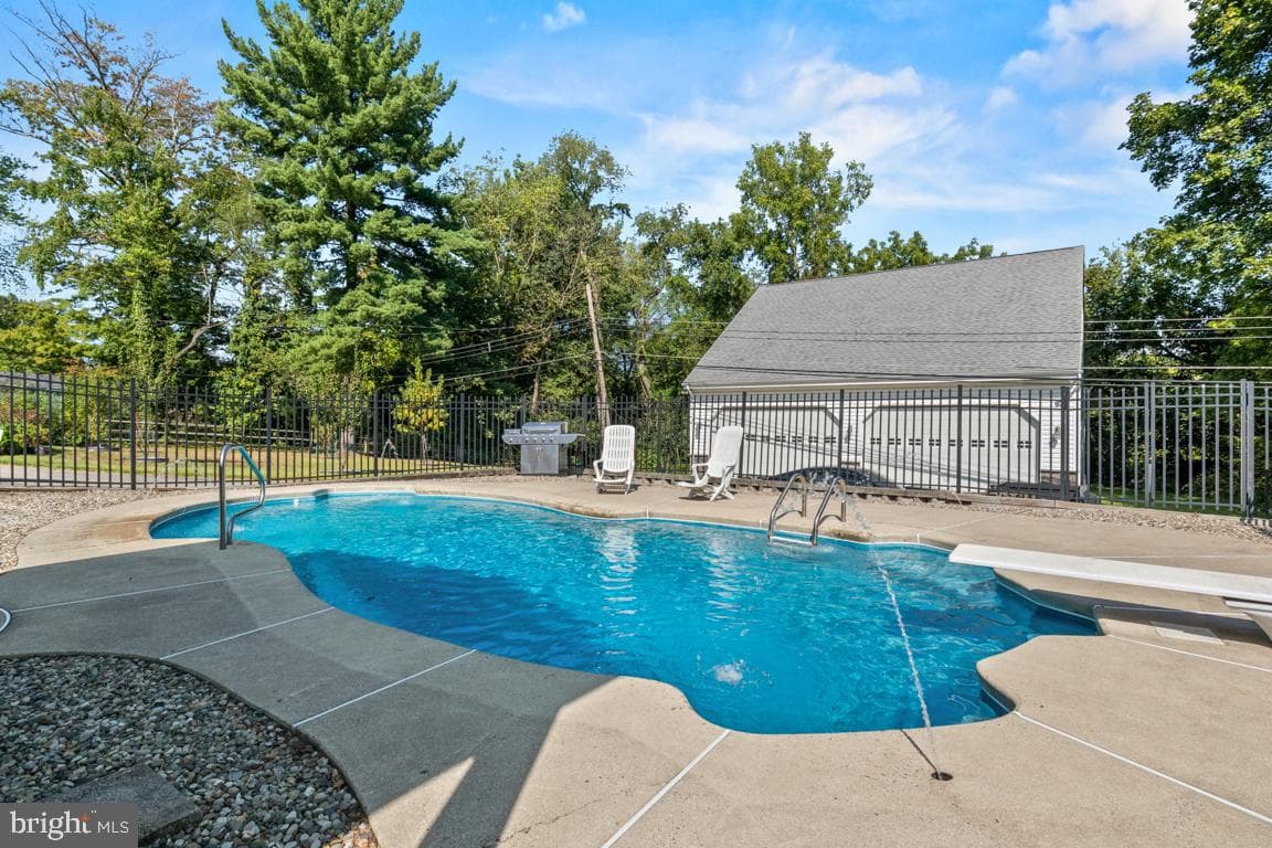 416 Stuart Lane photo 36