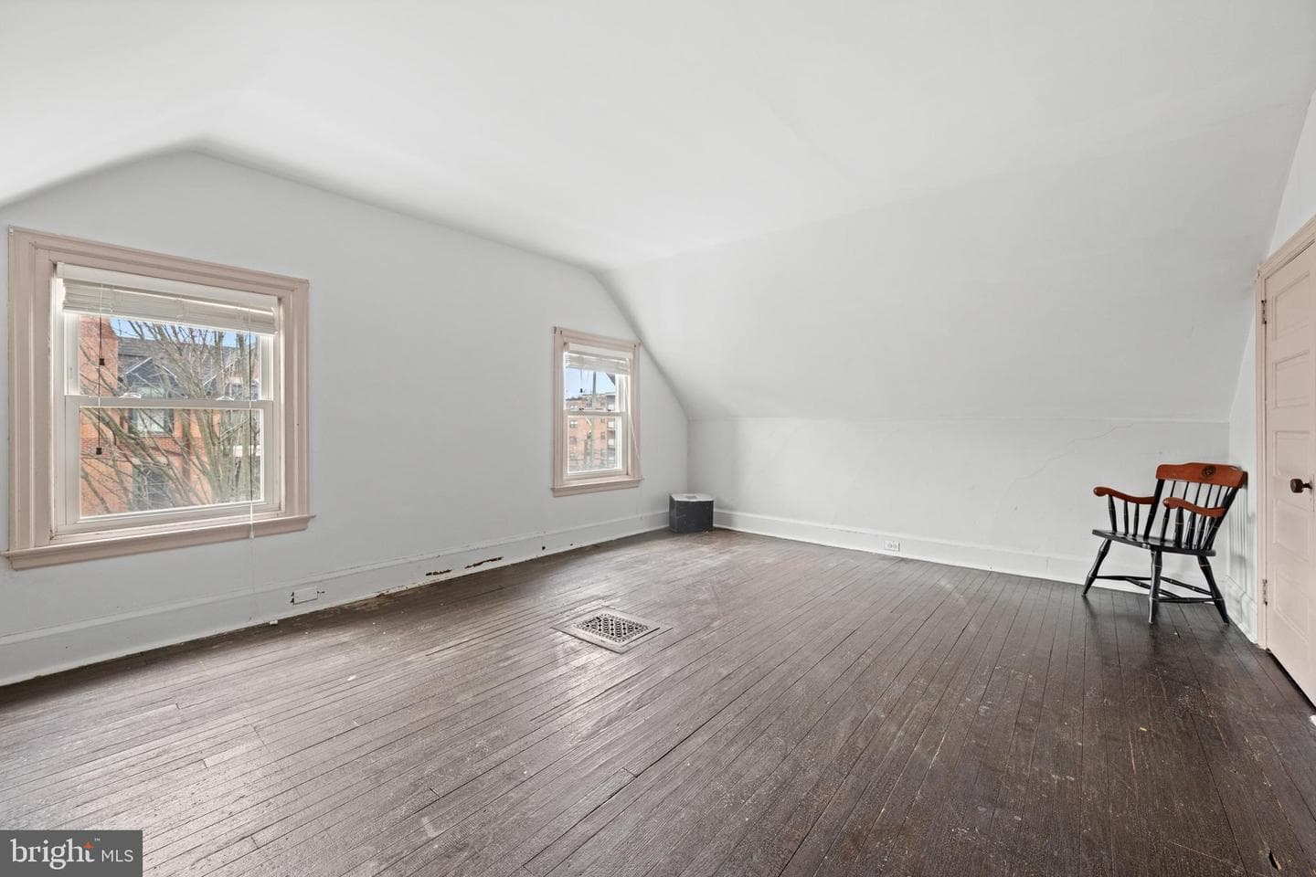 111 E Montgomery Avenue photo 41